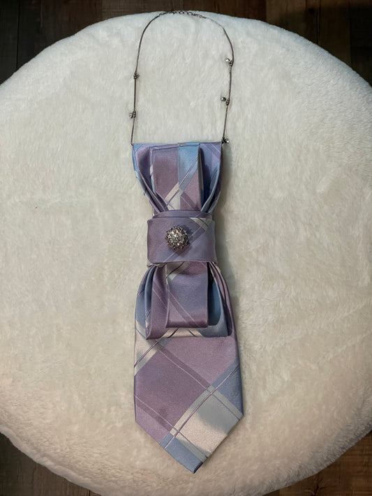 BOWTIE NECKLACE